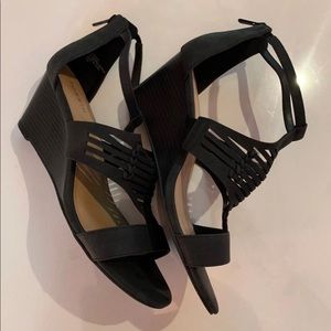 11W Torrid wedge sandles, black, strappy, black